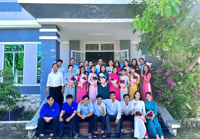 (Hình ảnh: Buổi họp mặt kỷ niệm Ngày Phụ nữ Việt Nam 20/10/2025 của Trung tâm Kỹ thuật và Chuyển đổi số)