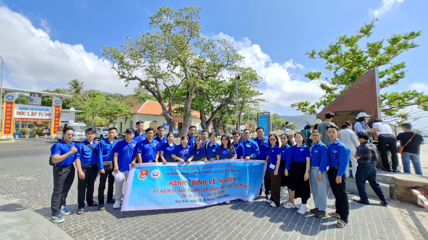 Hình ảnh: Đoàn tham quan Cầu Tàu 914