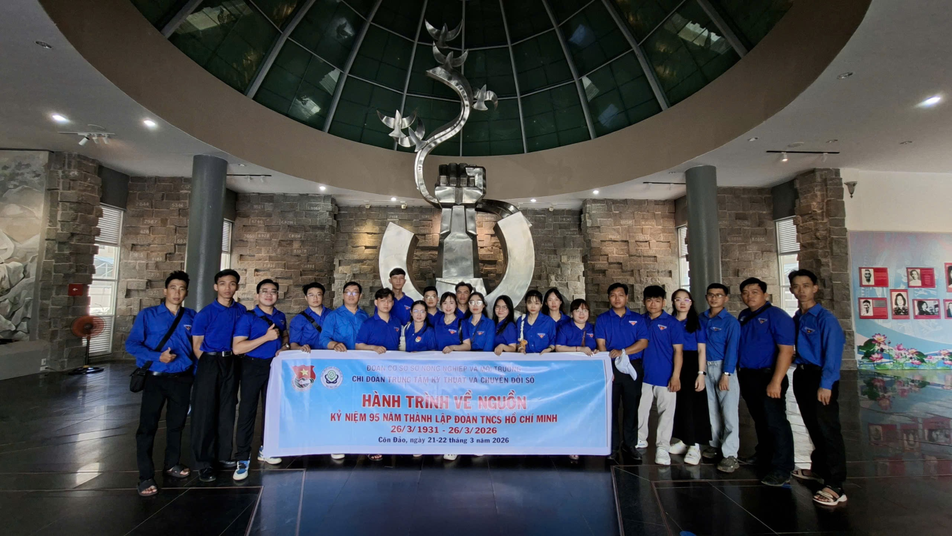 Hình ảnh: Đoàn tham quan Bảo tàng Côn Đảo