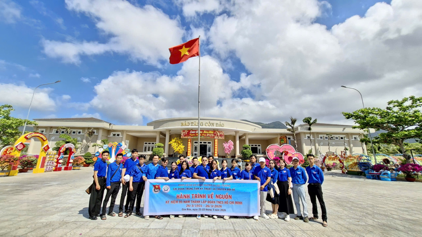 Hình ảnh: Đoàn tham quan Bảo tàng Côn Đảo